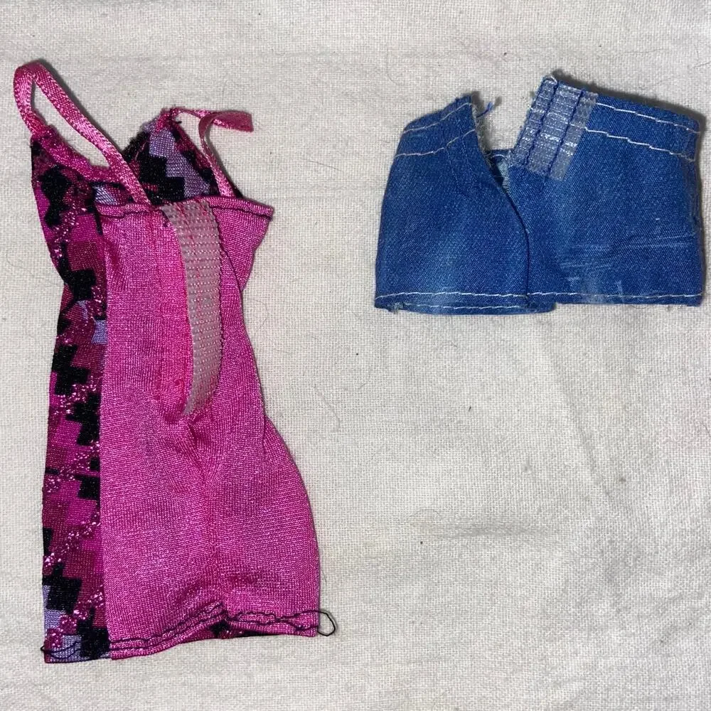 Barbie Fashionistas Fashion Pack 2012 BBX43 Dress Shoes Shorts